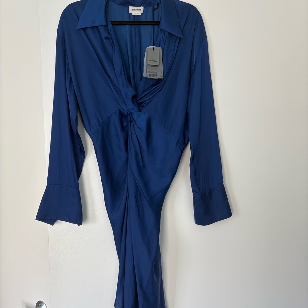 Elegant Blue Long-Sleeve Dress